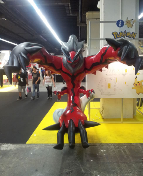 Yveltal recibe a los visitantes de la Exposición 'Pokémon'