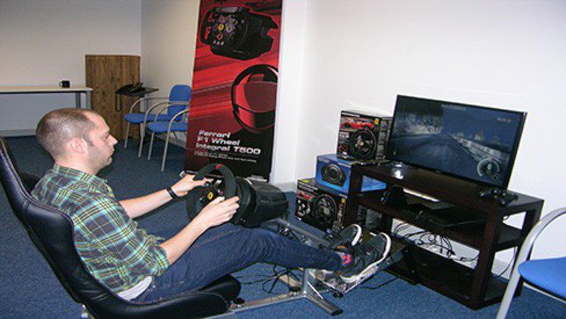  Dirt Rally con volante