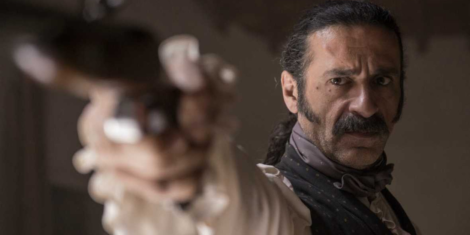 Crítica 'El Ministerio del Tiempo' 3x10: ¿Estamos viendo un documento histórico o las noticias?