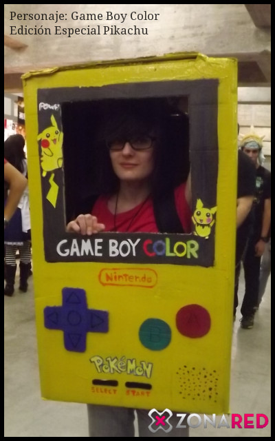Cosplay de Game Boy Color en el Expomanga 2014