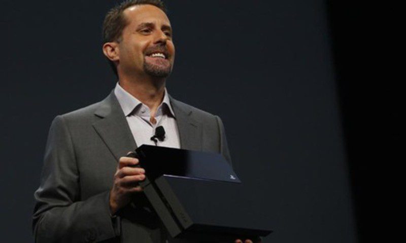 Andrew House y su PS4