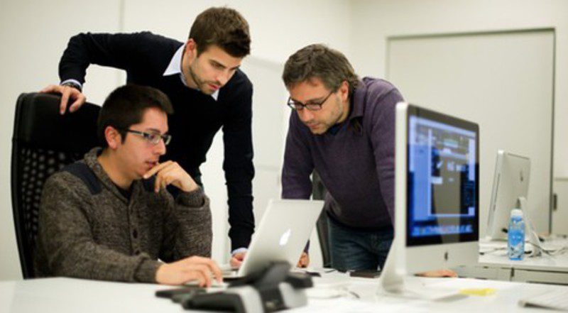 imagen de Gerard Piqué en su lugar de trabajo