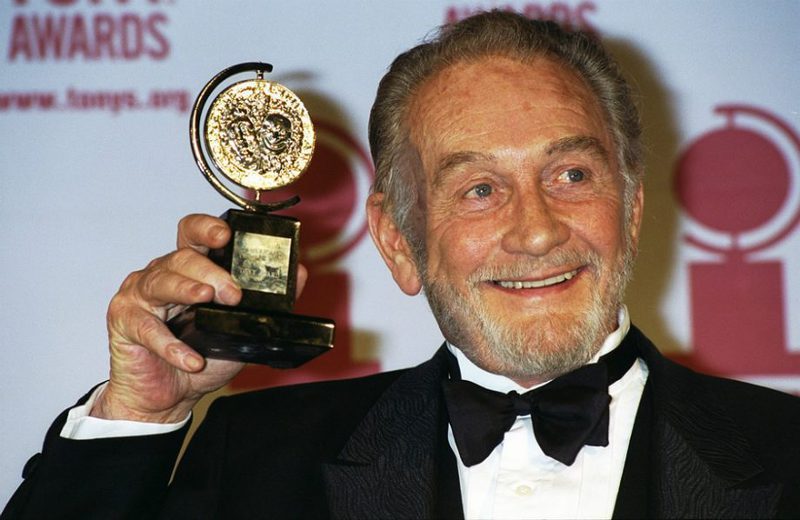 Fallece Roy Dotrice