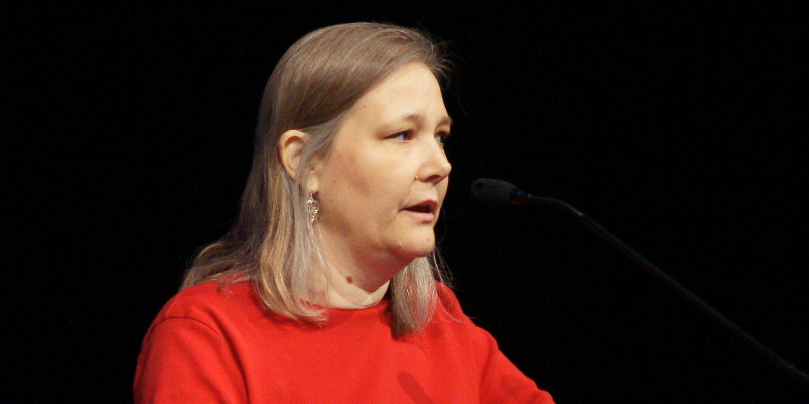 Amy Hennig critica las condiciones laborales de la industria del videojuego