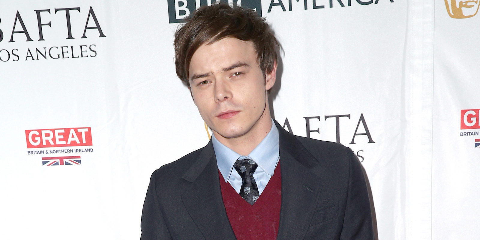 Charlie Heaton pide disculpas tras su incidente en el aeropuerto
