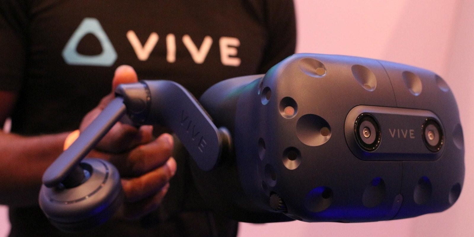 HTC le pone precio y fecha de salida a 'Vive Pro'