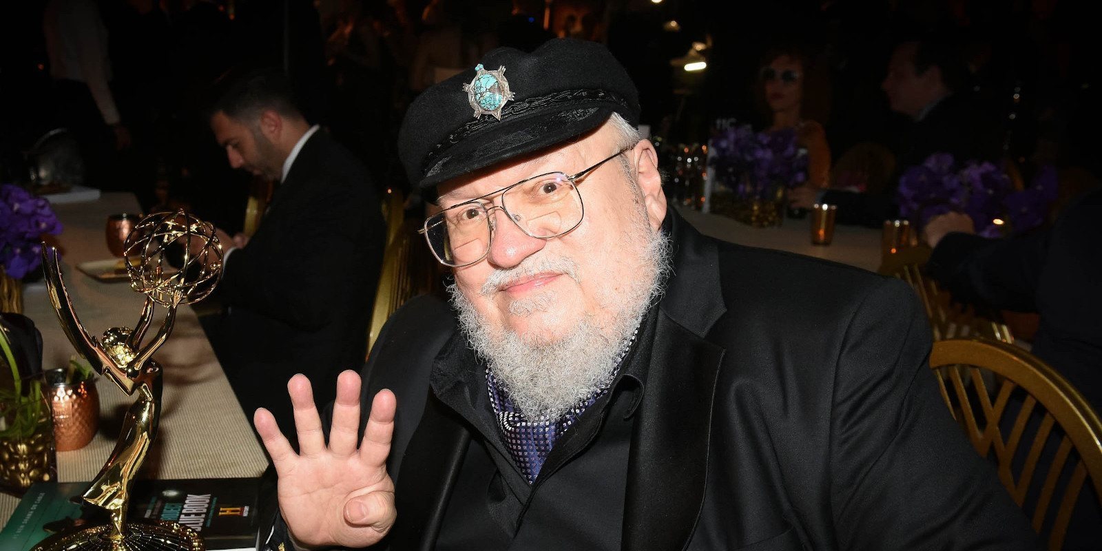 George R.R. Martin se encuentra aislado y terminando 'Canción de hielo y fuego'